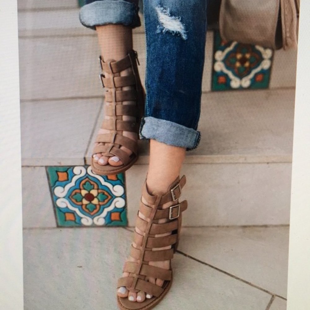 VICI Janessa Strappy Heels Taupe Tan 5.5